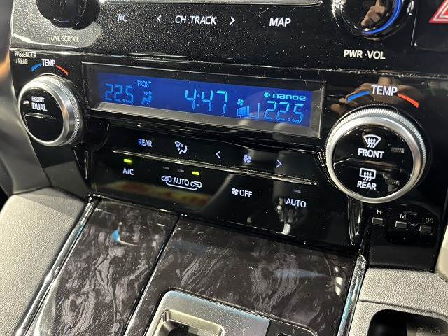 トヨタ アルファードの画像12