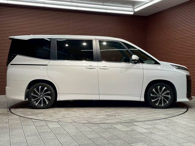 トヨタ ヴォクシーの画像18