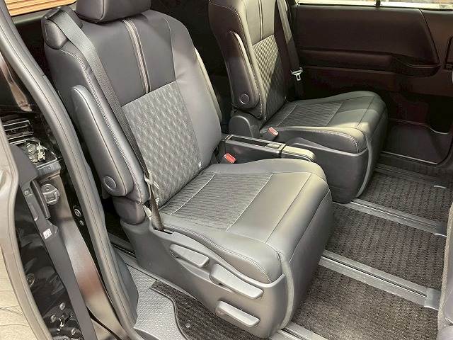 トヨタ ノアハイブリッドの画像8