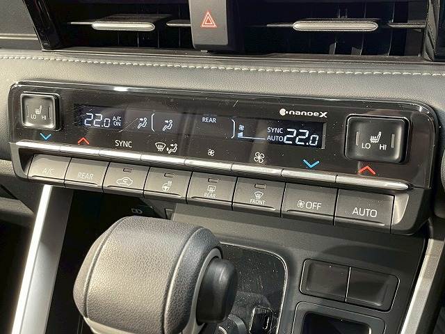 トヨタ ノアハイブリッドの画像12