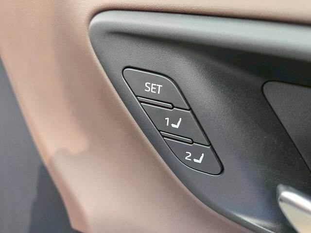 クラウンクロスオーバーG “Advanced・Leather Package” 内装他