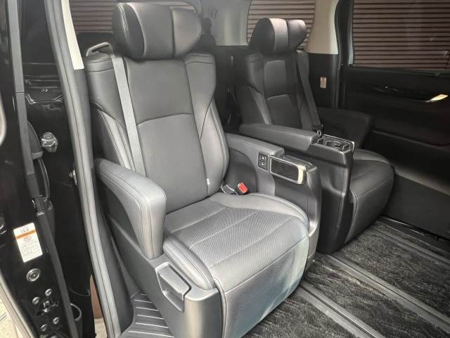 トヨタ&nbsp;アルファードの画像8