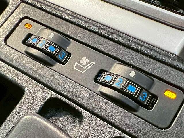 ランドクルーザープラドTX“Lパッケージ”5人乗り 内装他