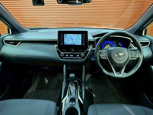 カローラクロスハイブリッド S Tコネクトナビ/バックカメラ/AppleCarPlay/フルセグテレビ/レーダークルーズコントロール/衝突軽減ブレーキ/車線逸脱防止/オートハイビーム/オートパーキングホールド/オートハイビーム 内装他