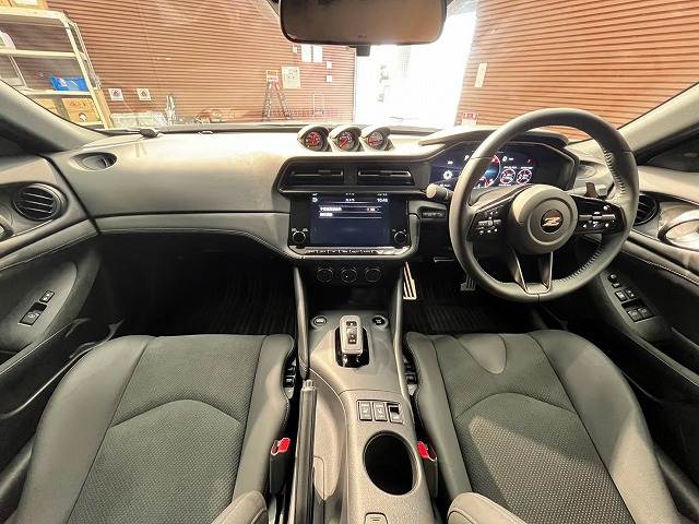 フェアレディZバージョンT BOSEサウンド/純正ナビ/AppleCarPlay/バックカメラ/シートヒーター/レーダークルーズコントロール/コーナーセンサー/パドルシフト/ETC/純正18インチアルミ/LEDヘッドライト 内装他