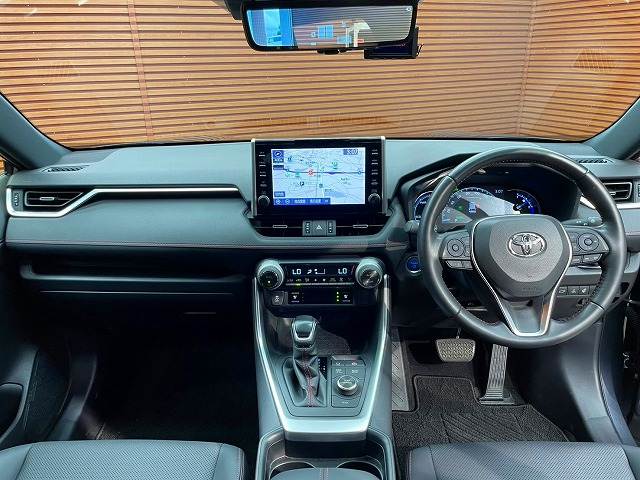 トヨタRAV4 PHVG “Z” 内装他