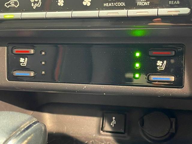RAV4 PHVG “Z” 内装他