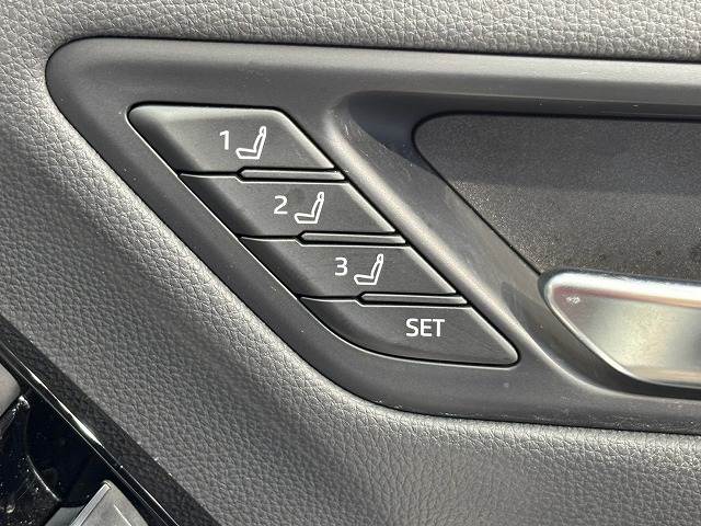 トヨタ ランドクルーザー300系の画像8