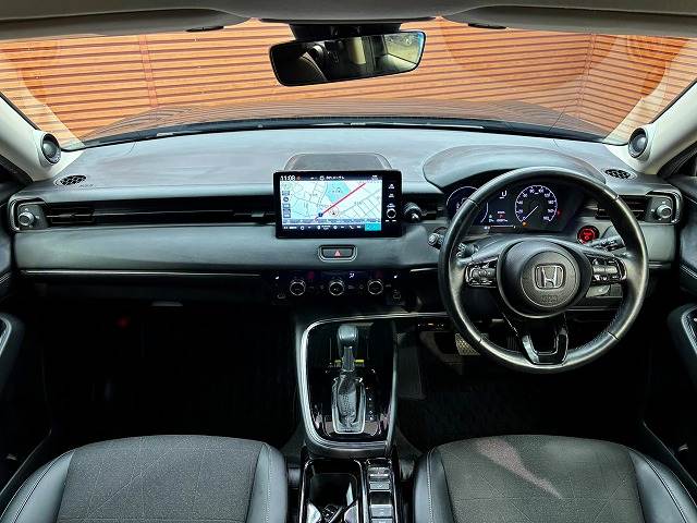 ホンダヴェゼルハイブリッドe:HEV Z 純正9インチワイドディスプレイ/アラウンドビューモニター/AppleCarPlay/レーダークルーズコントロール/ブラインドスポットモニター/シートヒーター/ステアリングヒーター/コードレス充電 内装他
