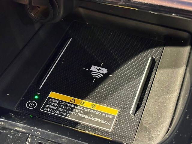 ヴェゼルハイブリッドe:HEV Z 純正9インチワイドディスプレイ/アラウンドビューモニター/AppleCarPlay/レーダークルーズコントロール/ブラインドスポットモニター/シートヒーター/ステアリングヒーター/コードレス充電 内装他