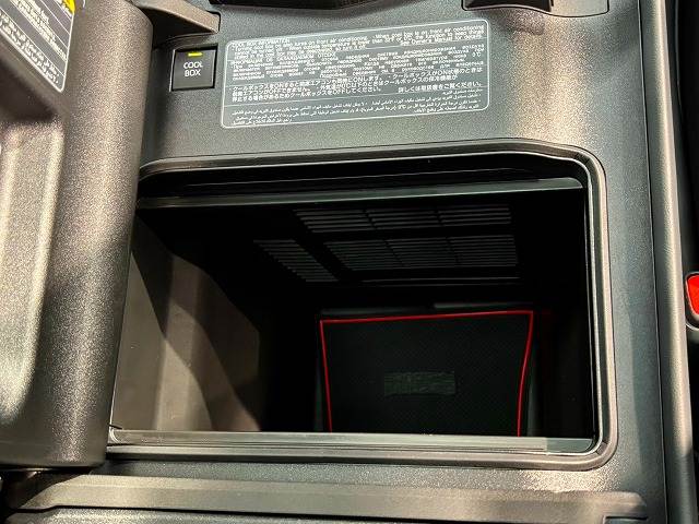 トヨタ ランドクルーザー300系の画像6