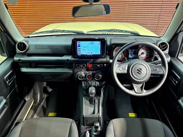 スズキジムニーシエラJC 純正8型ナビ/フルセグTV/スズキセーフティーサポート/クルーズコントロール/シートヒーター/衝突軽減ブレーキ/レーンキープアシスト/ETC/スマートキー/ダウンヒルアシストコントロール 内装他