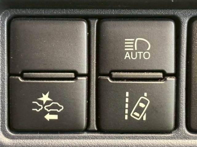 トヨタ ヴォクシーハイブリッドの画像5