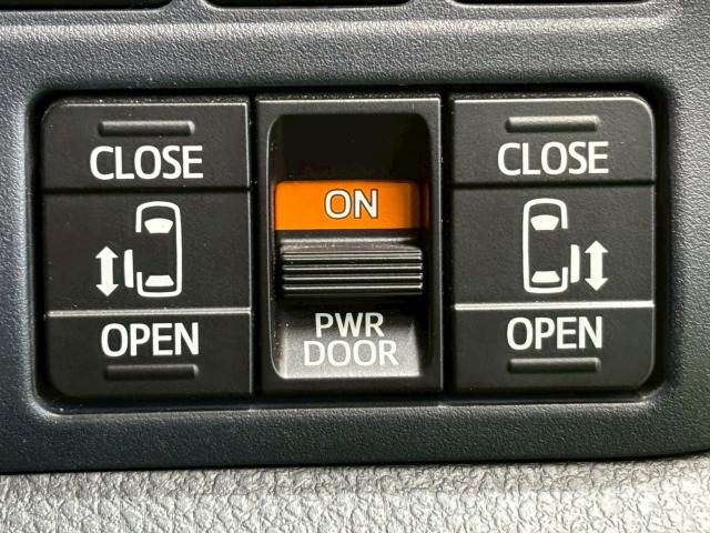 トヨタ ヴォクシーハイブリッドの画像6