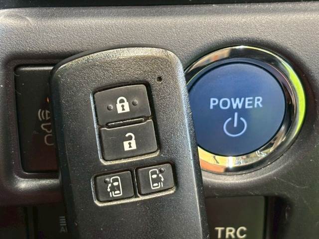 トヨタ ヴォクシーハイブリッドの画像7