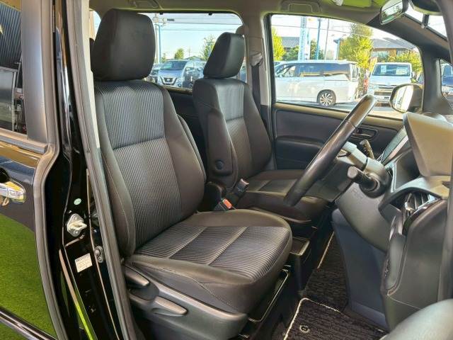 トヨタ ヴォクシーハイブリッドの画像9