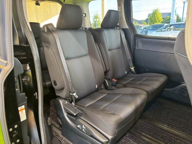 トヨタ ヴォクシーハイブリッドの画像10