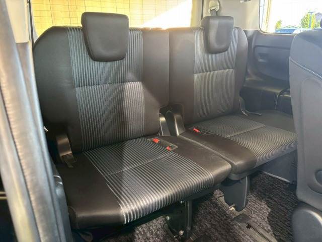 トヨタ ヴォクシーハイブリッドの画像11