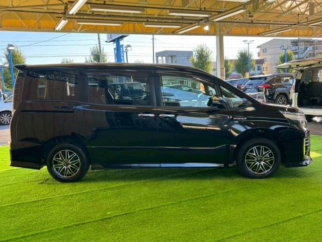 トヨタ ヴォクシーハイブリッドの画像15