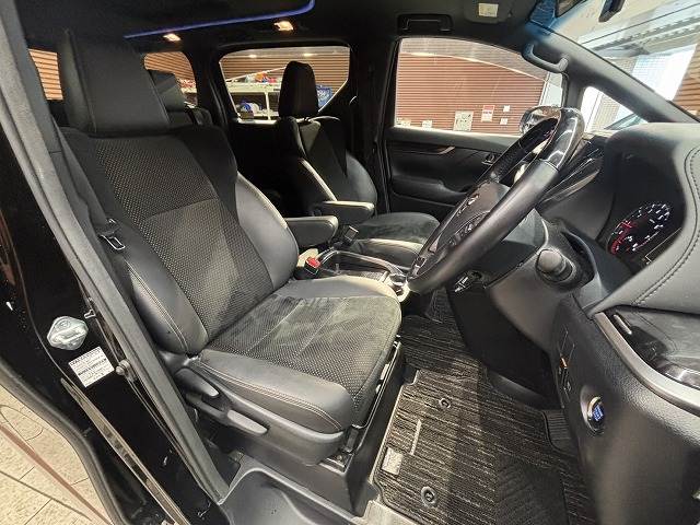 トヨタ アルファードの画像8