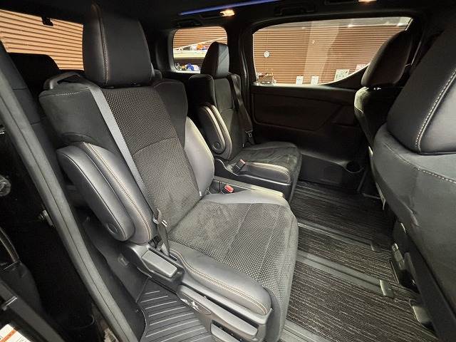 トヨタ アルファードの画像9