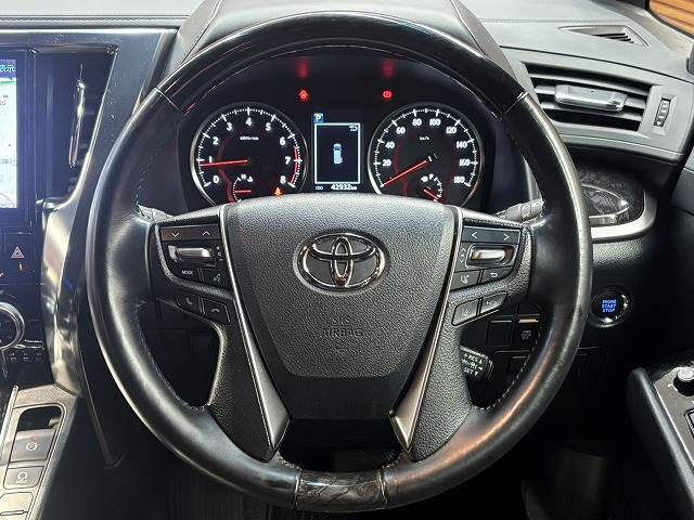 トヨタ アルファードの画像13