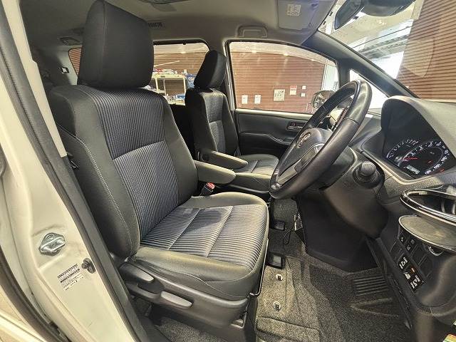 トヨタ ヴォクシーの画像8