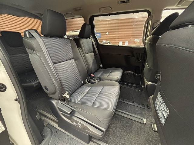 トヨタ ヴォクシーの画像9