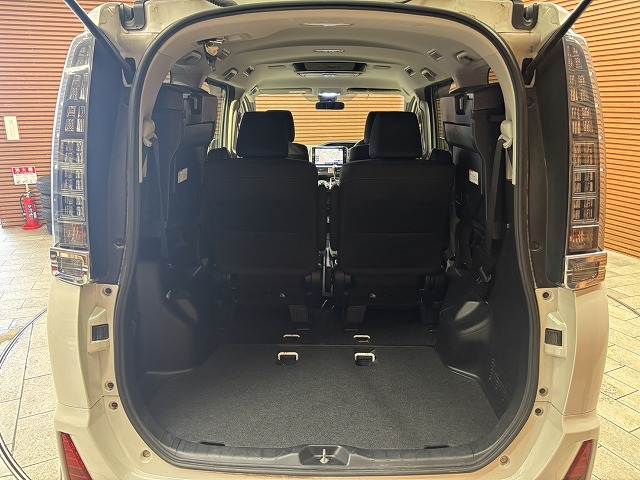 トヨタ ヴォクシーの画像20