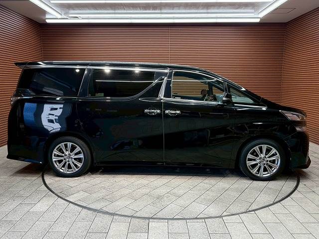 トヨタ ヴェルファイアの画像18