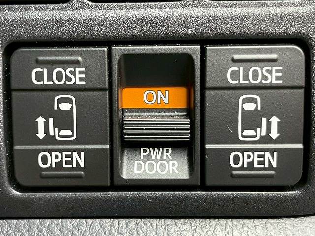 トヨタ ヴォクシーの画像6