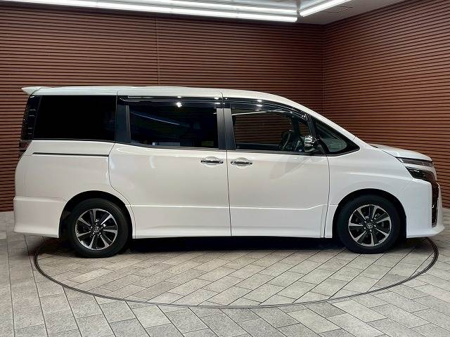 トヨタ ヴォクシーの画像18