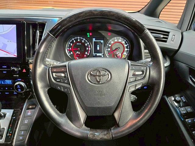 トヨタ アルファードの画像13