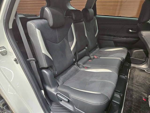 トヨタ&nbsp;プリウスαの画像9