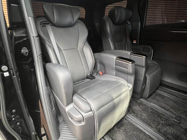 トヨタ&nbsp;アルファードの画像8