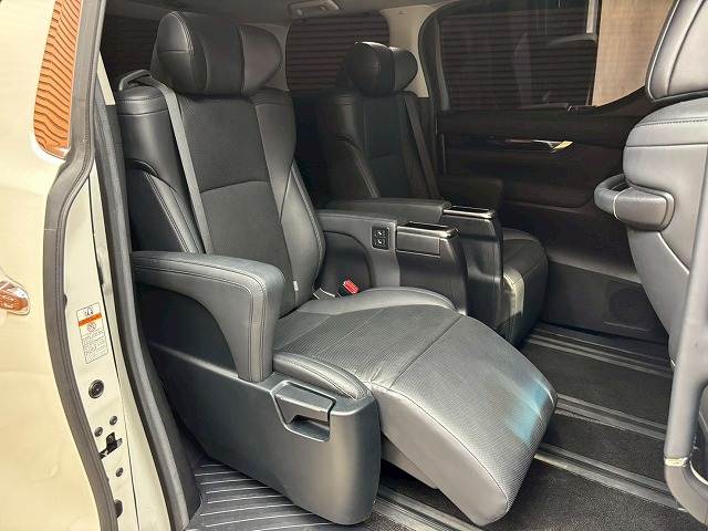 トヨタ&nbsp;アルファードの画像9