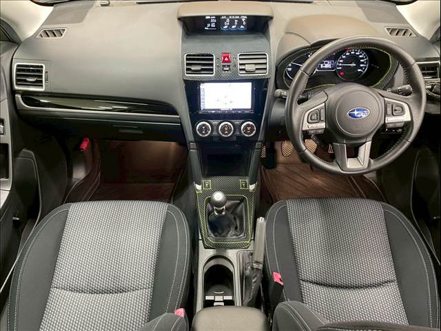 フォレスター2.0i-L 内装他