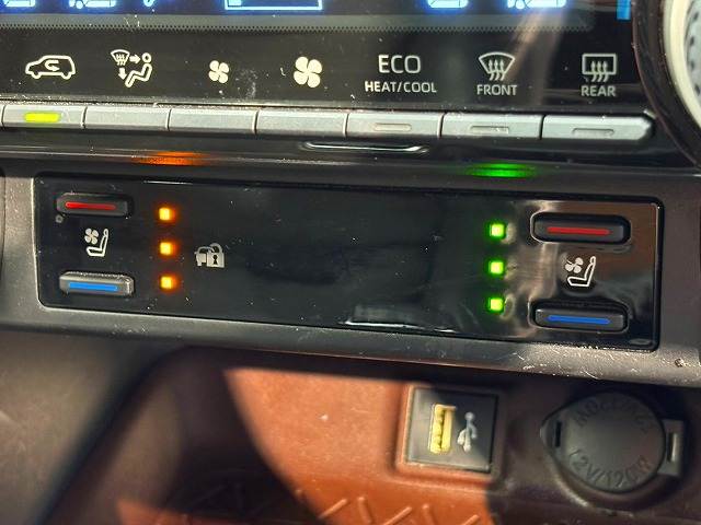 RAV4ハイブリッドG 純正10.5型ナビ/AppleCarPlay/アラウンドビューモニター/シートヒーター/シートクーラー/パワーシート/シートメモリ/AC100V/パワーバックドア/ステアリングヒーター 内装他