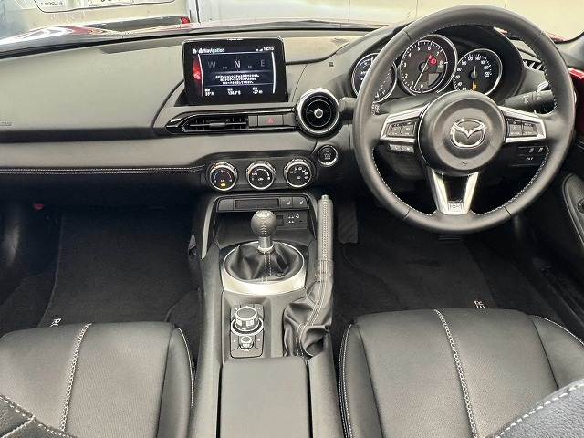 ロードスターＳレザーパッケージ　ＡｐｐｌｅＣａｒＰｌａｙ／黒革シート／ＭＴ車／シートヒーター／クルーズコントロール／Ｂｌｕｅｔｏｏｔｈ／フルセグ／レーンキープアシスト／クリアランスソナー／アダプティブヘッドライト／バックカメラ 内装他