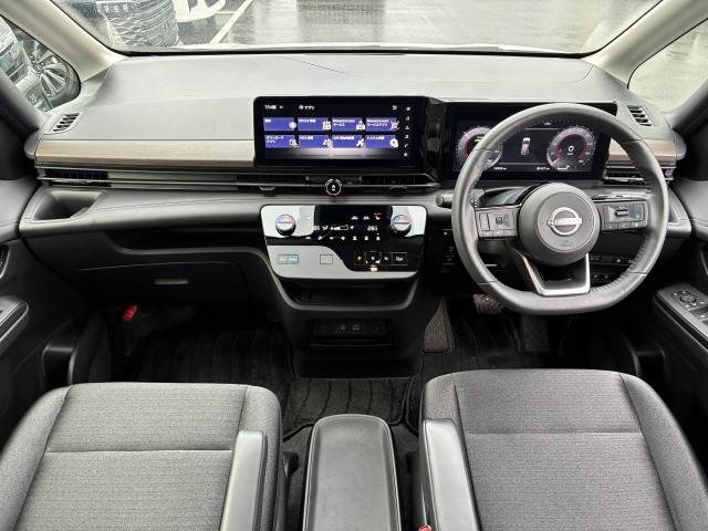 日産セレナe-パワー ハイウェイスターV AppleCarPlay/純正12.3型ディスプレイオーディオ/全周囲カメラ/両側電動スライドドア/ブラインドスポットモニター/デジタルインナーミラー/プロパイロット/後席エアコン/クリアランスソナー 内装他