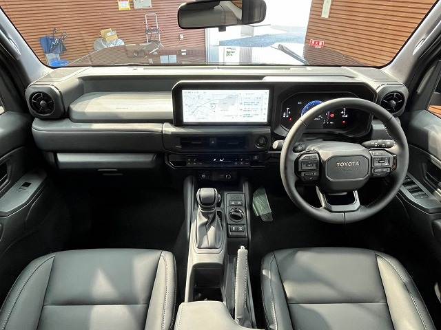 トヨタランドクルーザーFJVX 登録済未使用車/AppleCarPlay/Bi-Beamヘッドライト/12.3インチディスプレイオーディオ/パノラミックビューモニター/ブラインドスポットモニター/クリアランスソナー/レーダークルーズ 内装他