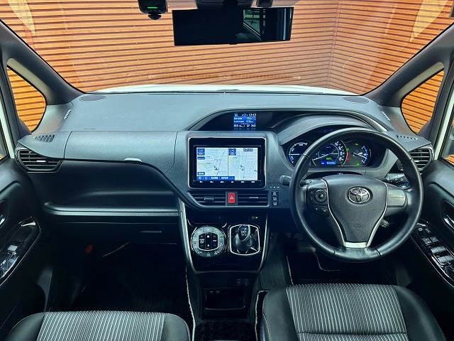 トヨタヴォクシーハイブリッド◆HYBRID ZS“煌II” 7人乗り 内装他