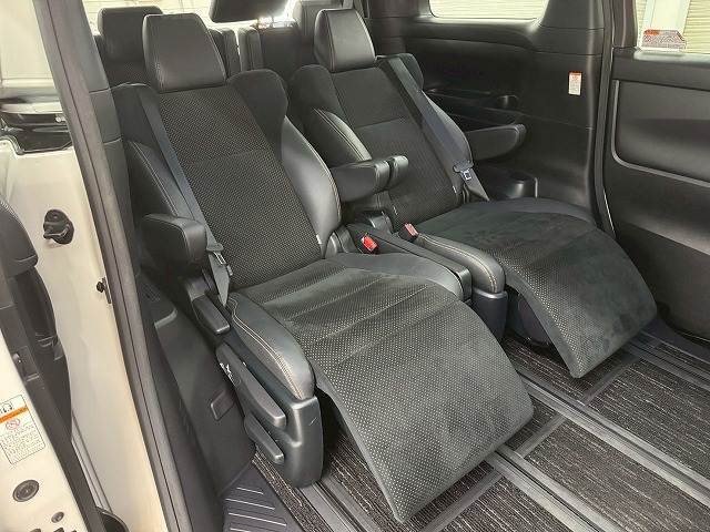 トヨタ アルファードの画像10