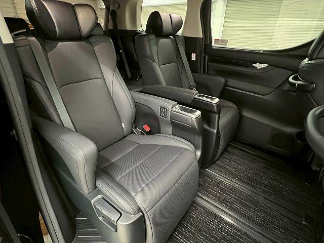 トヨタ アルファードの画像9