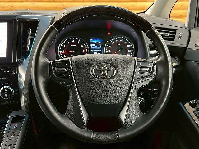 トヨタ アルファードの画像13