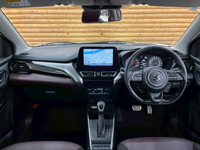 フロンクスベースグレード 内装他