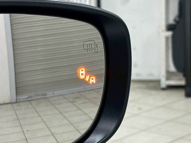 フロンクスベースグレード 内装他