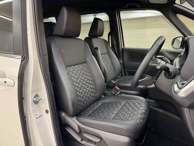 トヨタ ヴォクシーハイブリッドの画像8