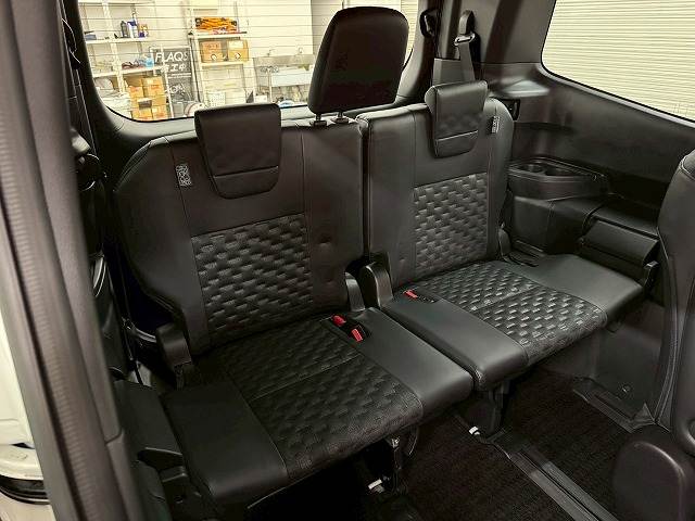 トヨタ ヴォクシーハイブリッドの画像10