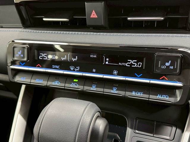 トヨタ ヴォクシーハイブリッドの画像13